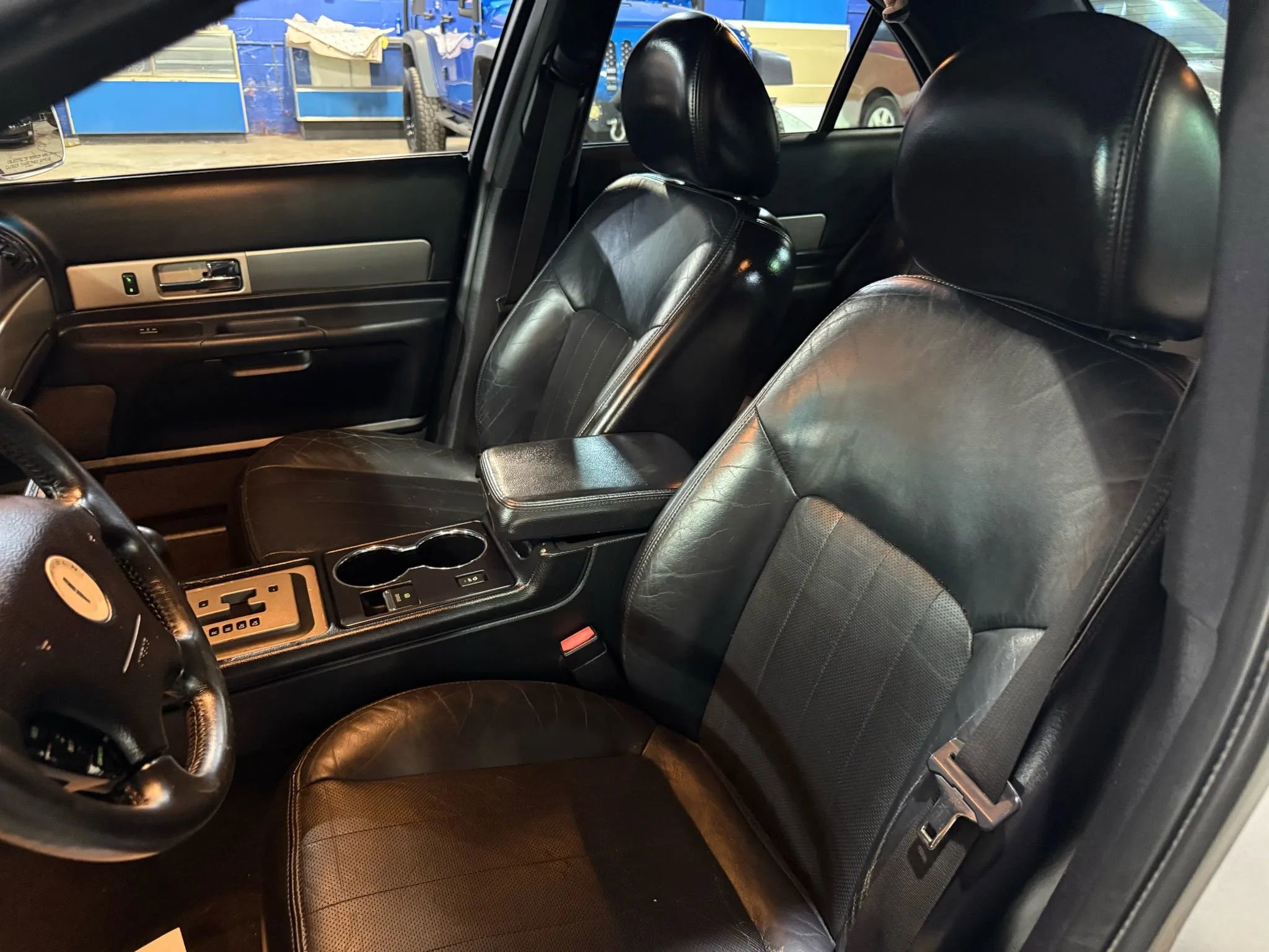 Used 2005 Lincoln LS image 12