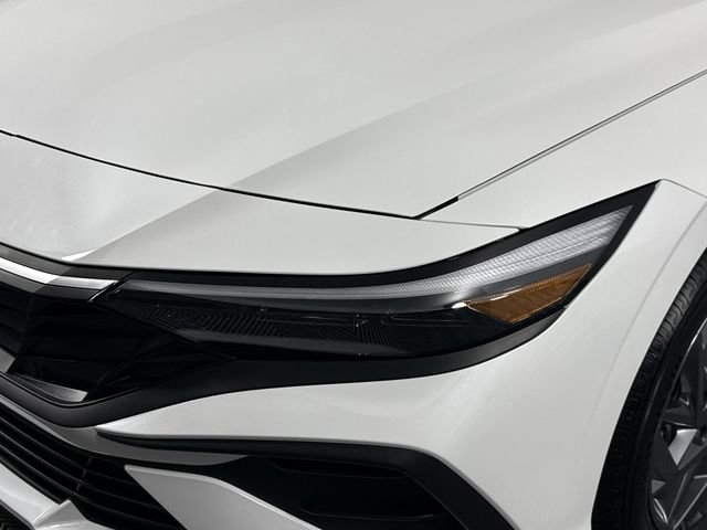 Used 2025 Hyundai Elantra Hybrid FWD image 50