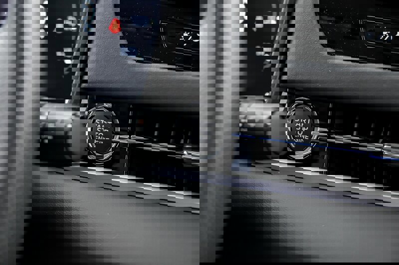 New 2025 Mitsubishi Outlander SE image 19