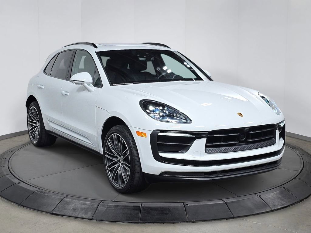 Certified 2025 Porsche Macan image 9