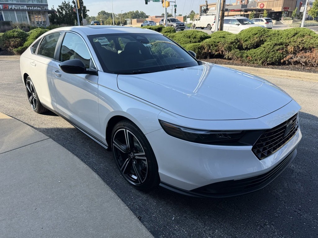 Used 2025 Honda Accord Sport image 3