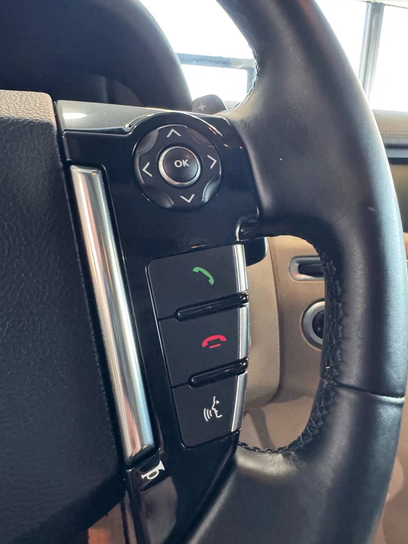 Used 2016 Land Rover LR4 HSE LUX image 34