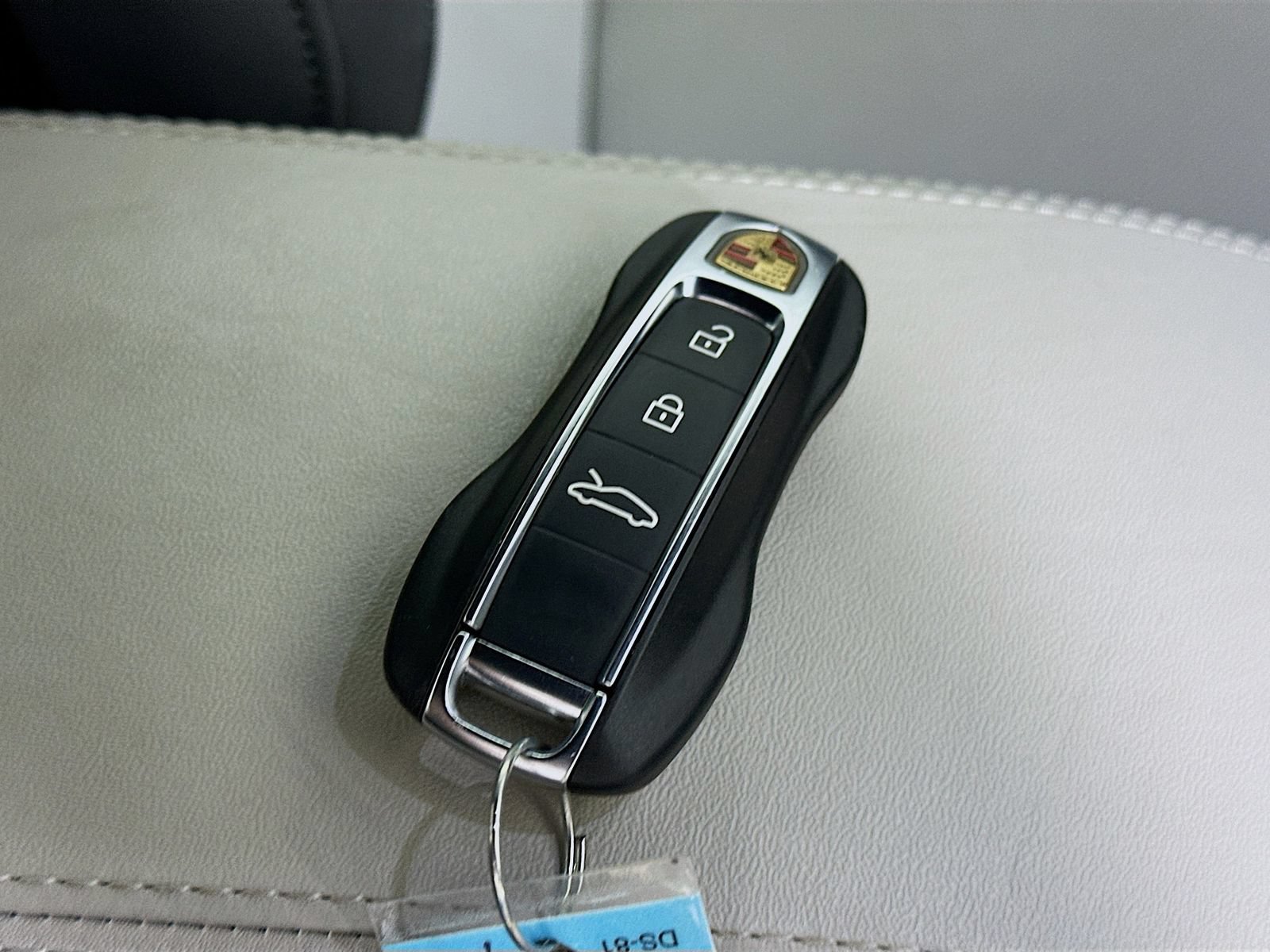 Used 2025 Porsche 911 Carrera w/ Premium Package RWD image 39