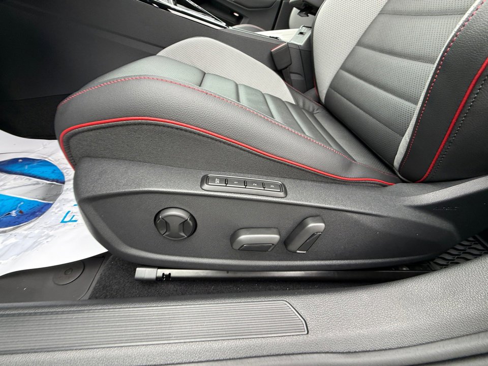 New 2026 Volkswagen GTI SE image 30