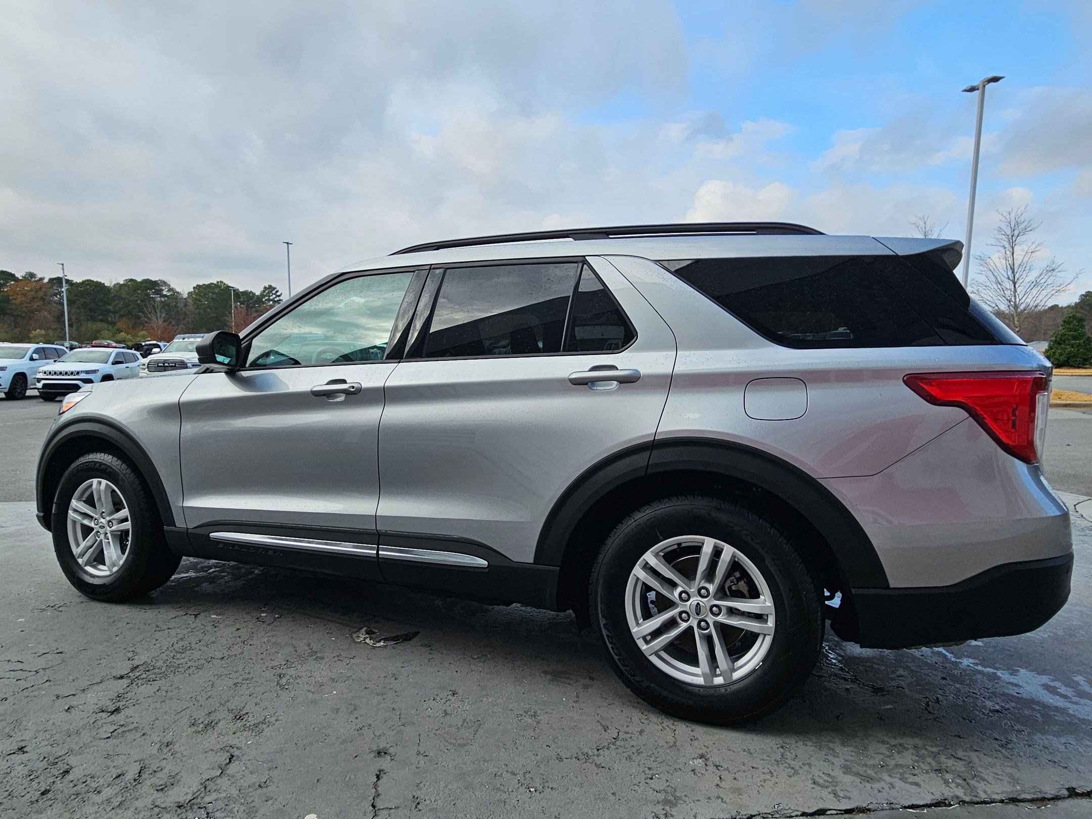 Used 2022 Ford Explorer XLT image 5