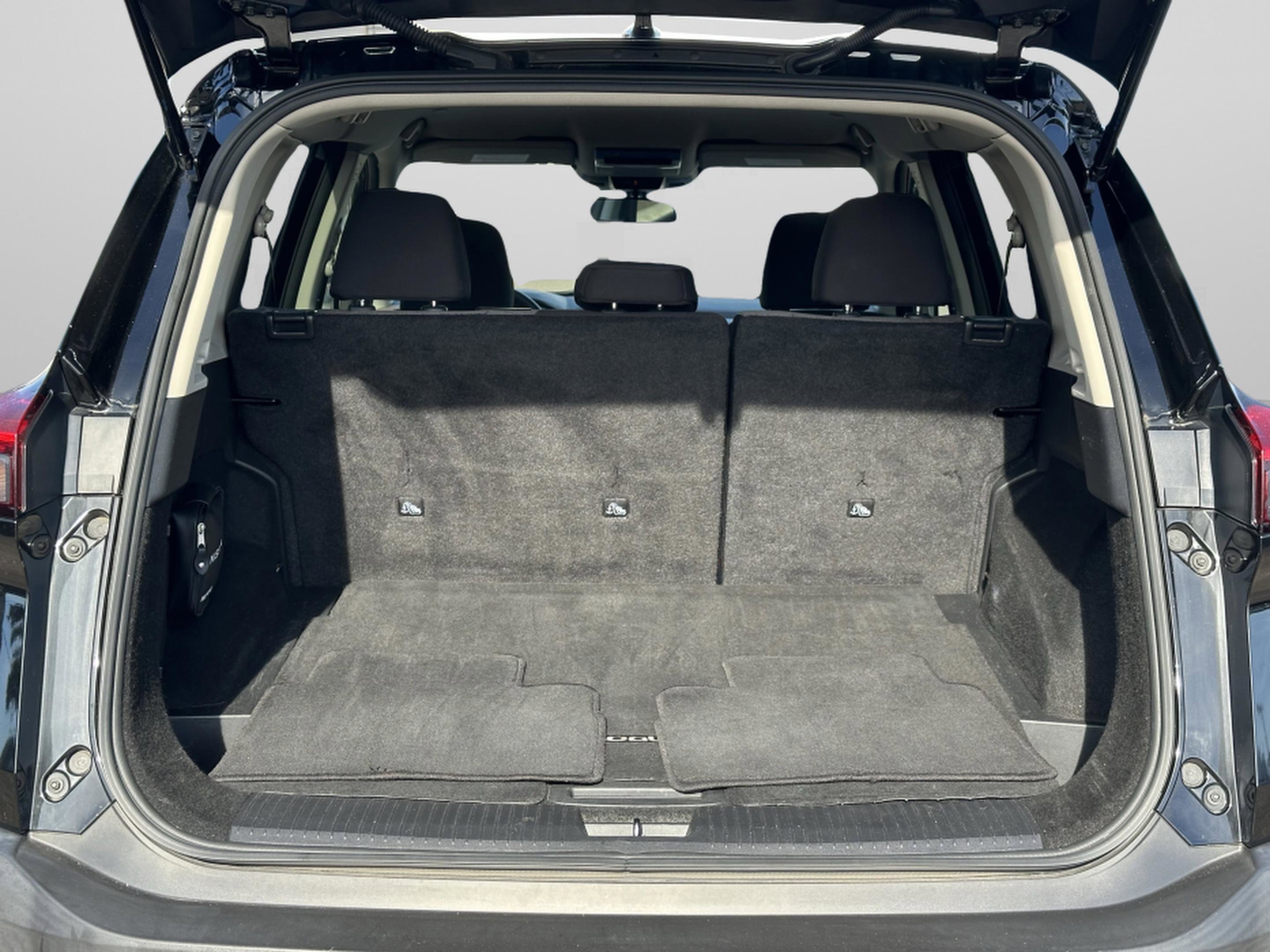 Certified 2023 Nissan Rogue SV FWD image 11