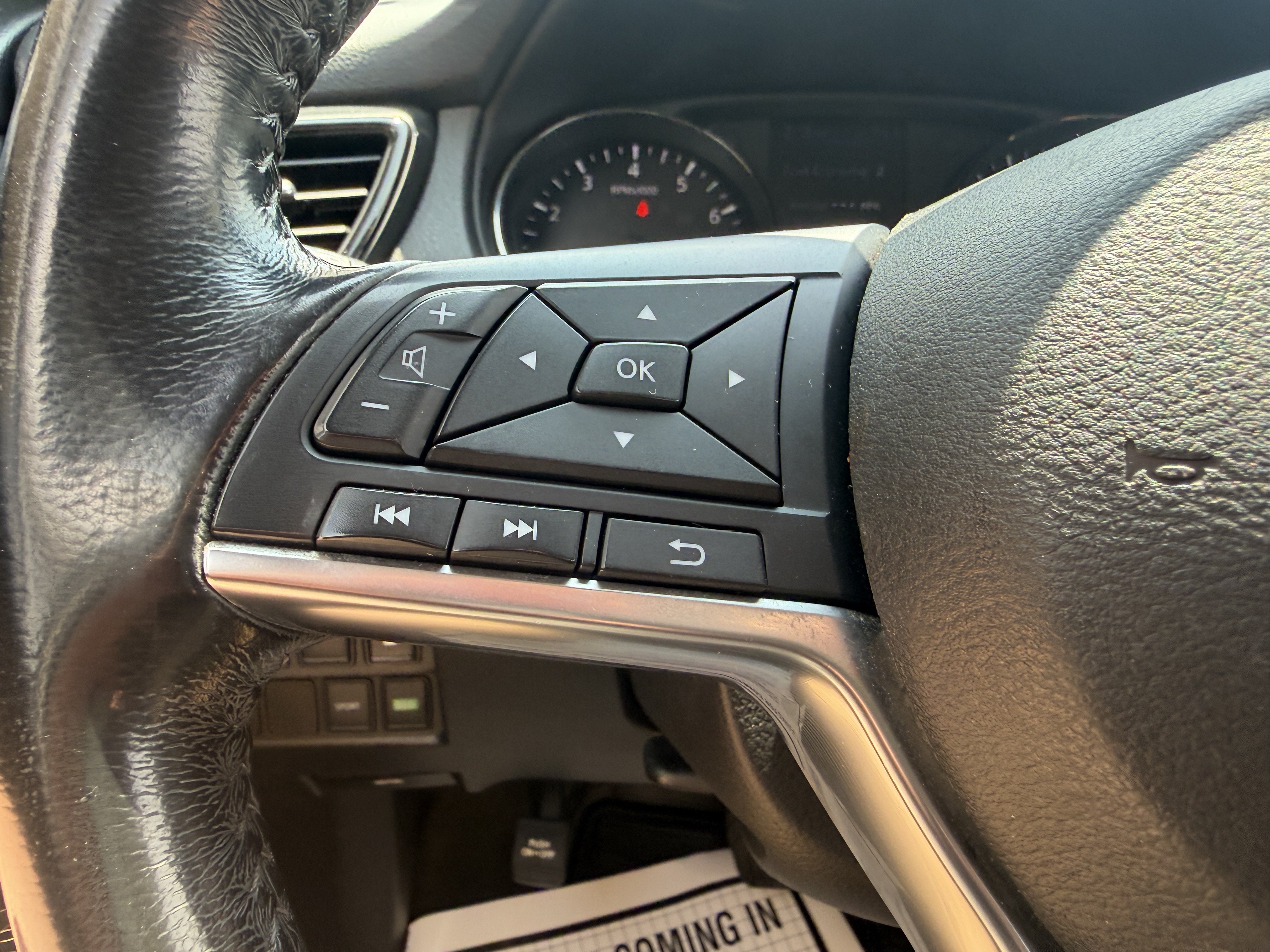 Used 2018 Nissan Rogue SV FWD image 35