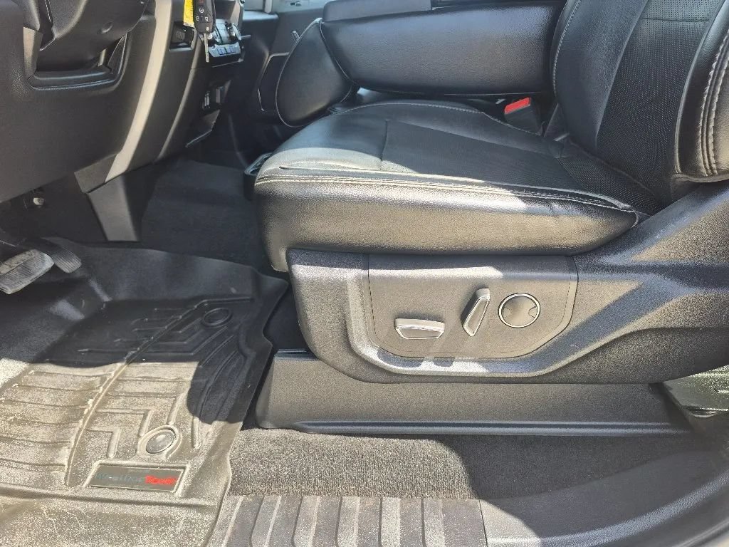 Used 2019 Ford F350 Lariat w/ Camper Package AWD/4WD image 17