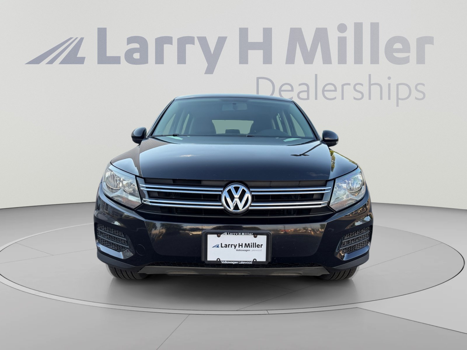 Used 2017 Volkswagen Tiguan Limited w/ Alloy Wheels Package AWD/4WD image 8
