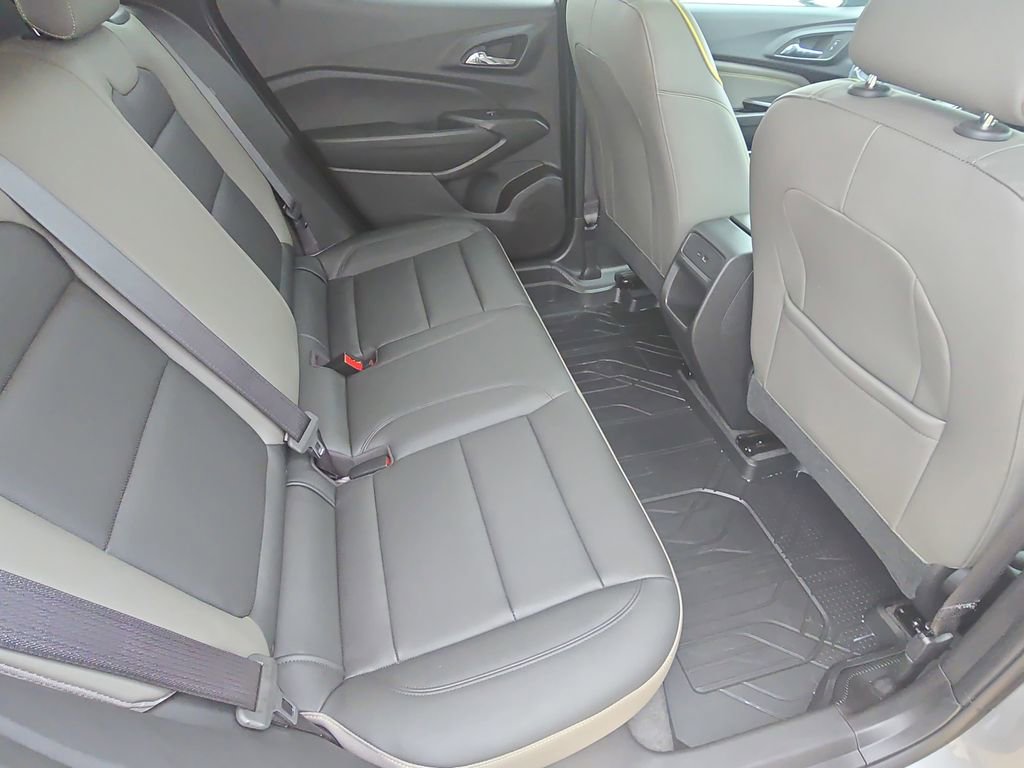 Used 2025 Chevrolet Trax ACTIV w/ Sunroof Package FWD image 11