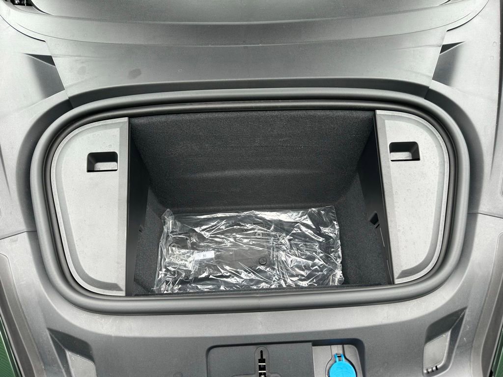 Used 2025 Porsche Taycan 4 Cross Turismo image 40