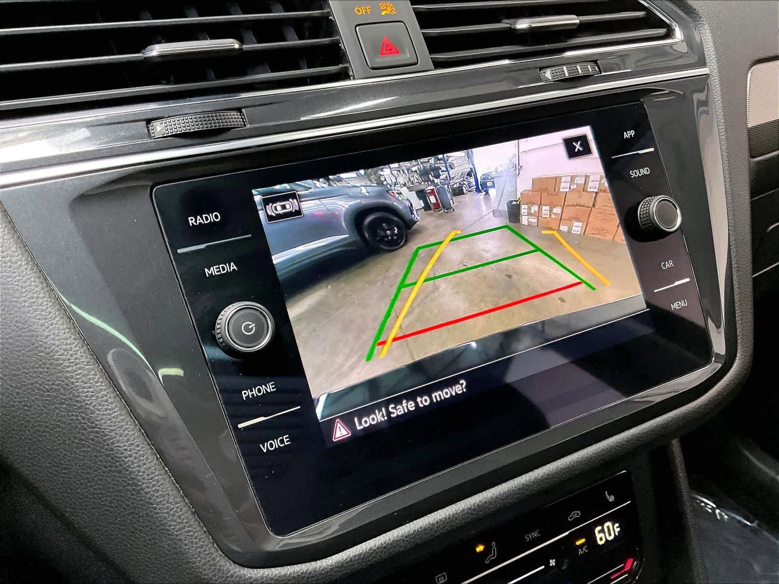 Used 2023 Volkswagen Tiguan SE w/ Panoramic Sunroof Package FWD image 24