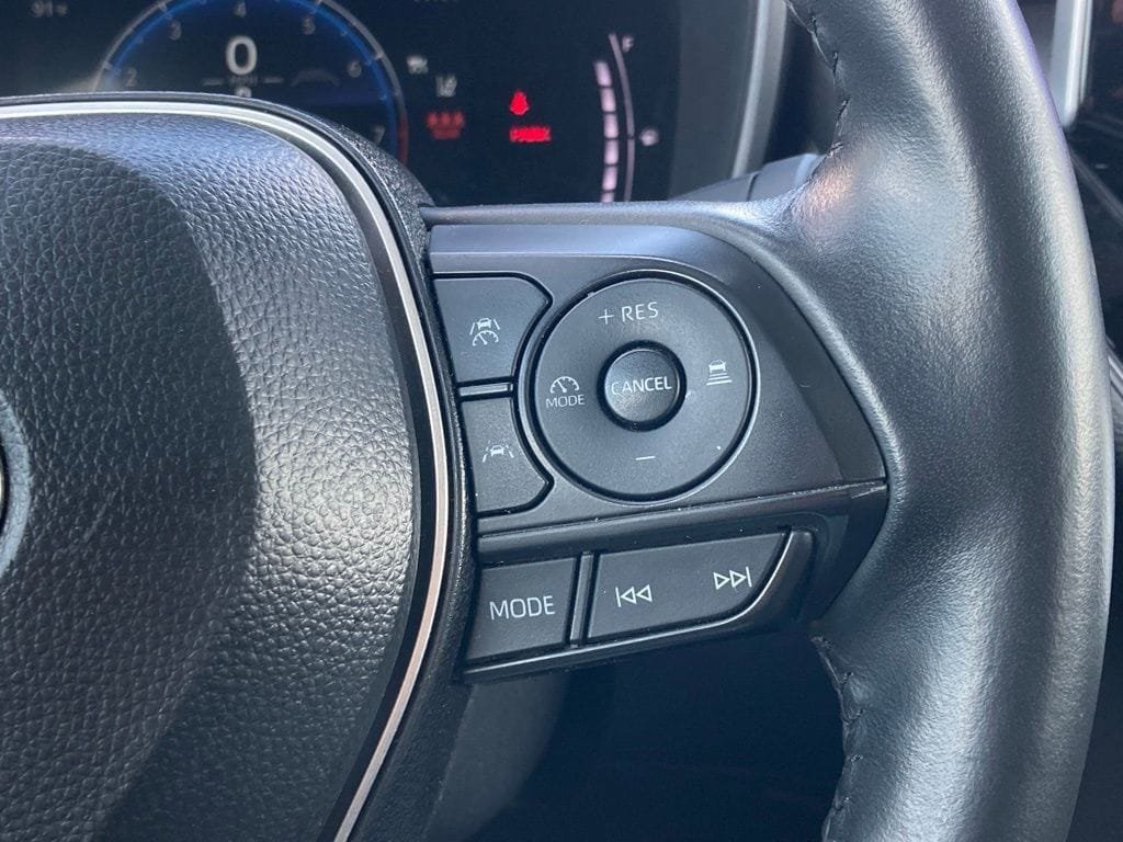 Certified 2025 Toyota Corolla Cross XLE FWD image 17