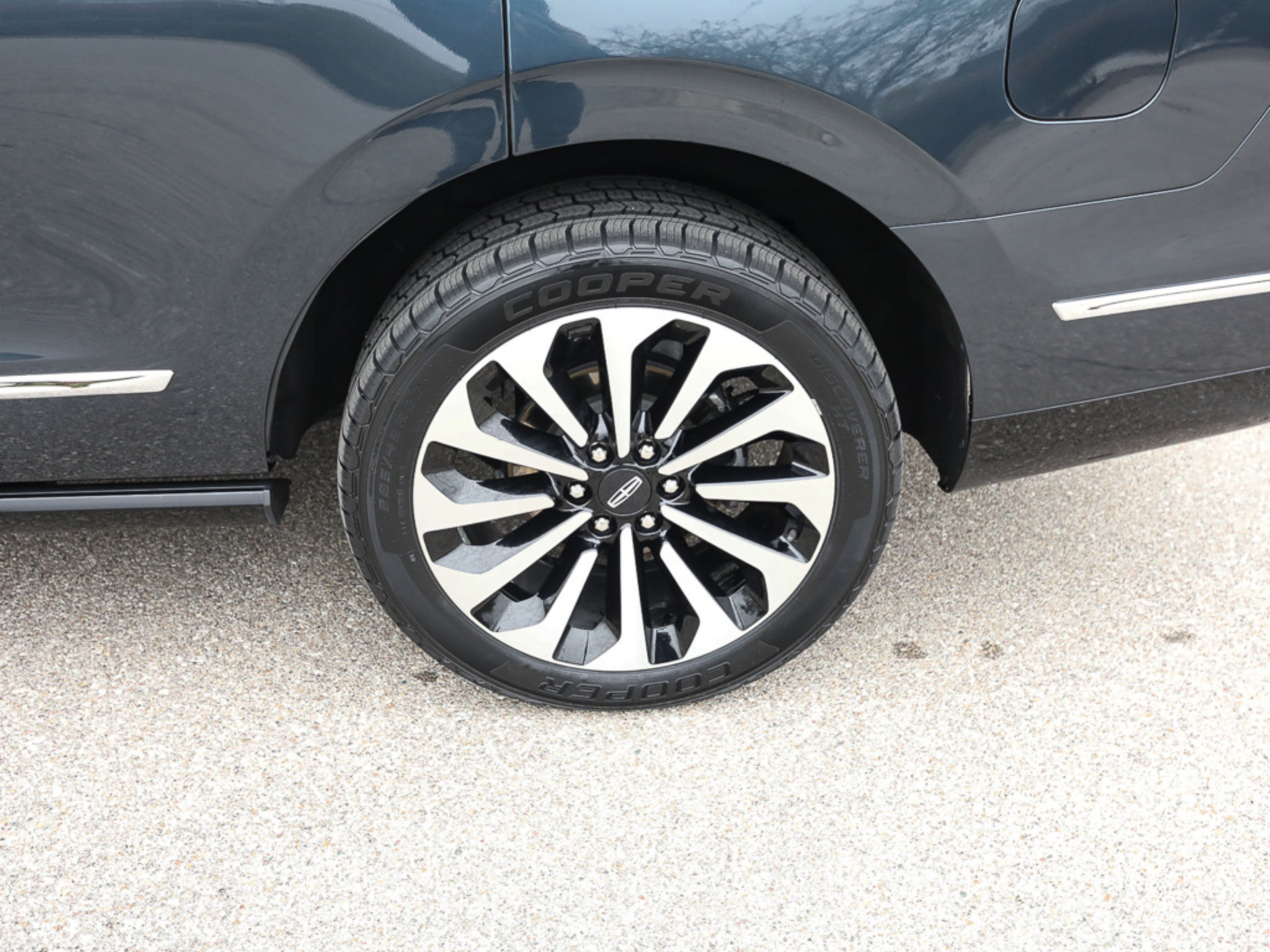 Certified 2024 Lincoln Navigator Reserve AWD/4WD image 4
