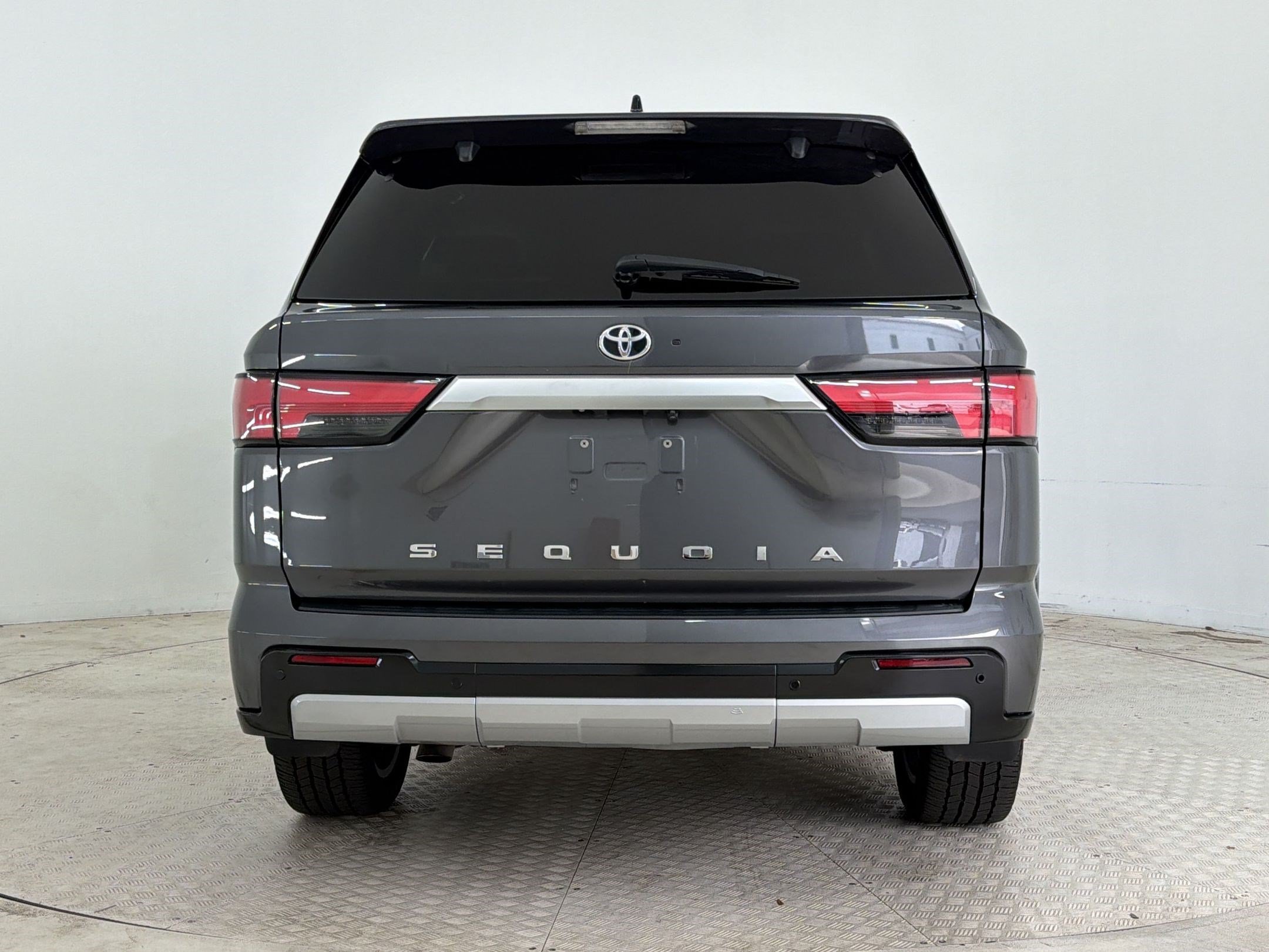 Used 2023 Toyota Sequoia Capstone AWD/4WD image 10