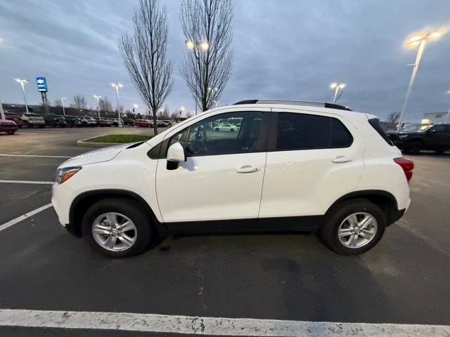 Used 2022 Chevrolet Trax LT w/ LT Convenience Package image 17