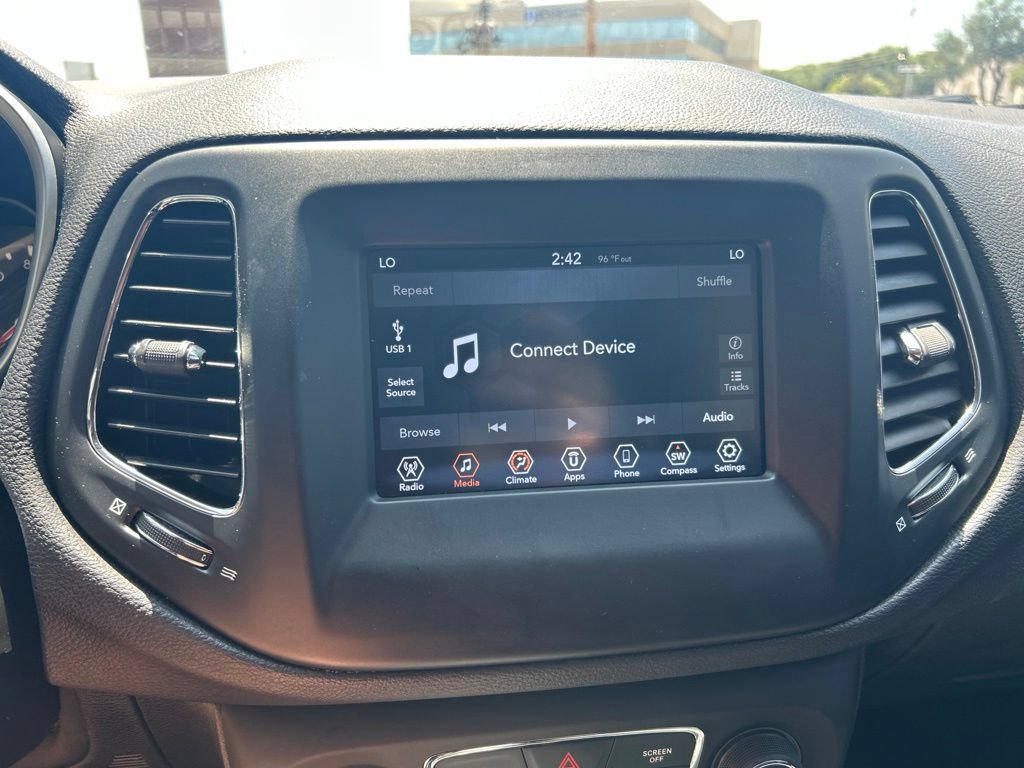 Used 2019 Jeep Compass Latitude FWD image 16