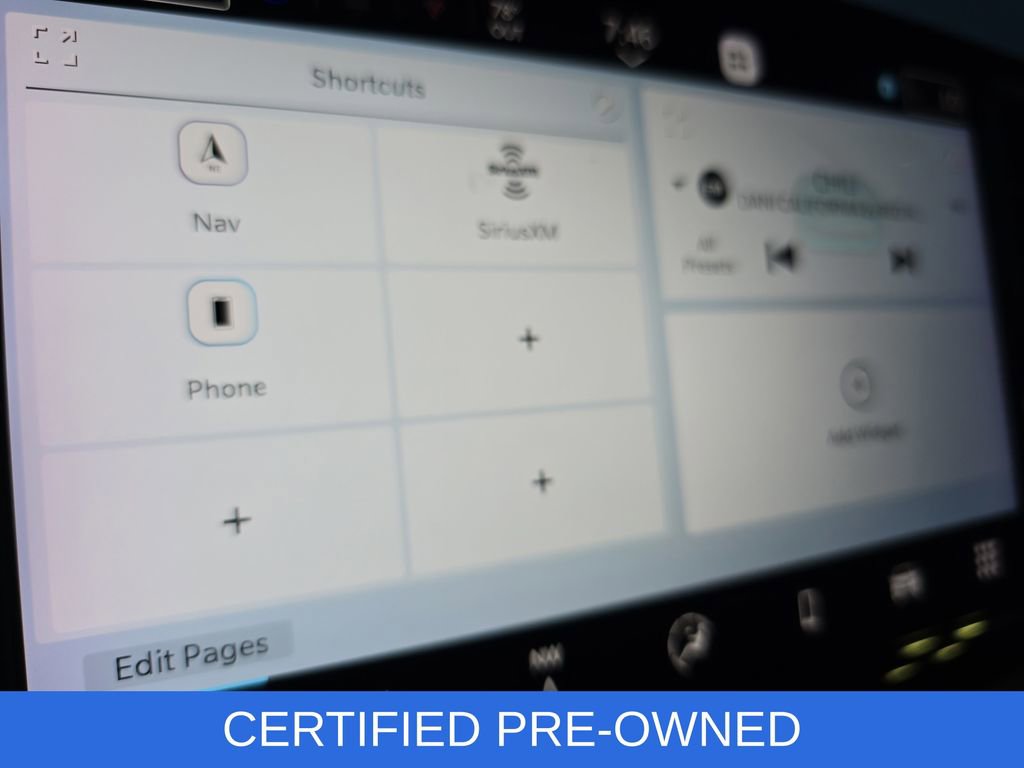 Used 2025 Chrysler Pacifica Limited image 24