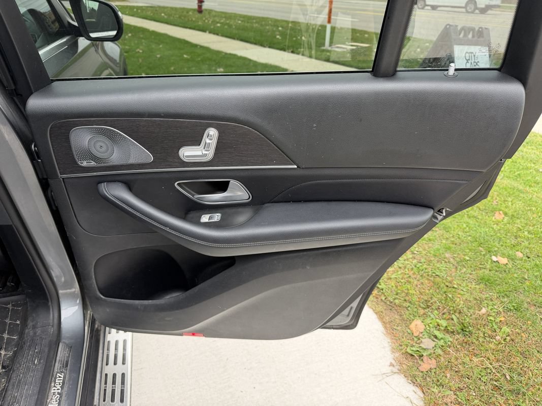 Used 2020 Mercedes-Benz GLS 450 4MATIC image 28