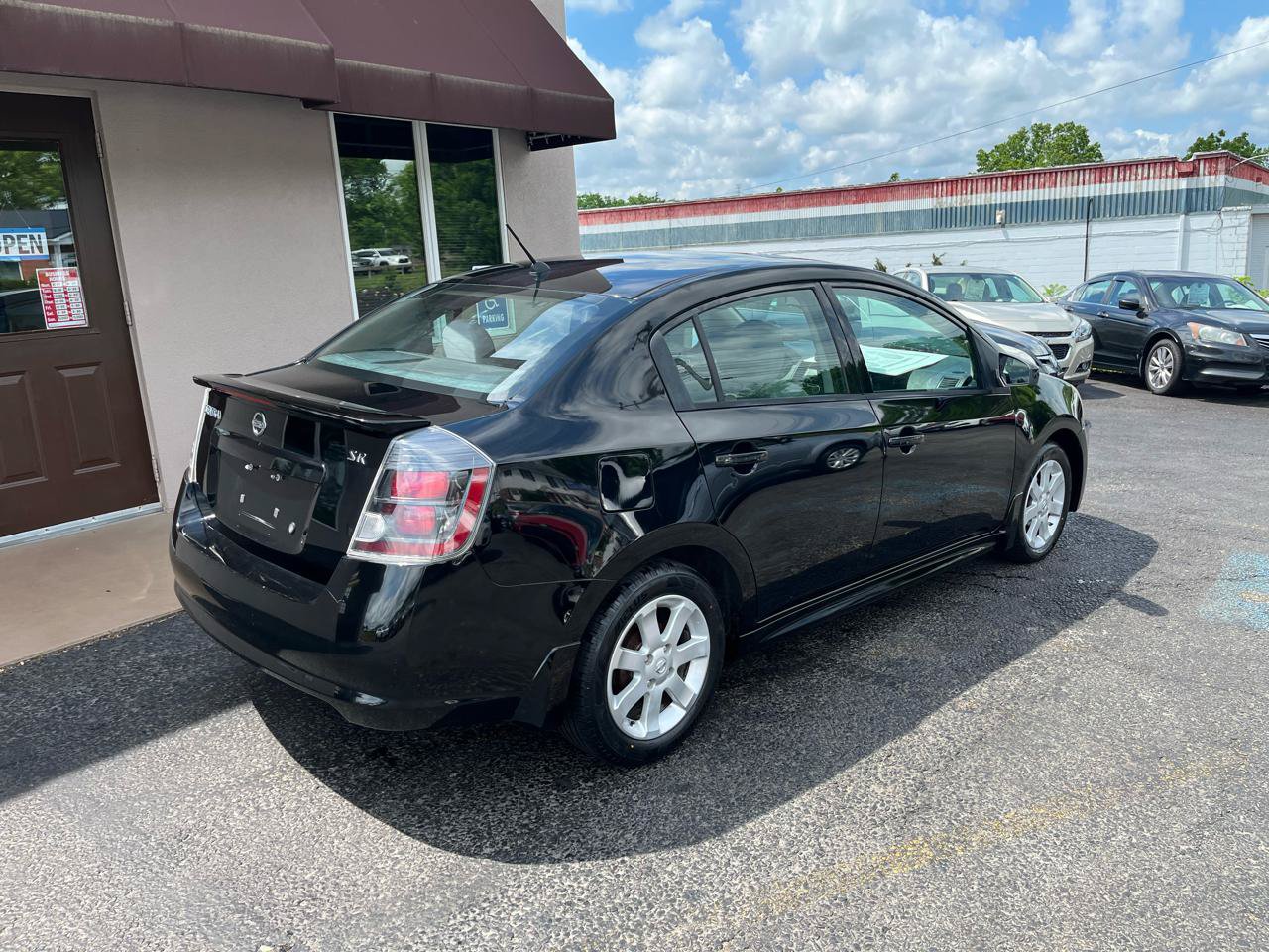 Used 2012 Nissan Sentra 2.0 SR w/ Moonroof Pkg FWD image 5