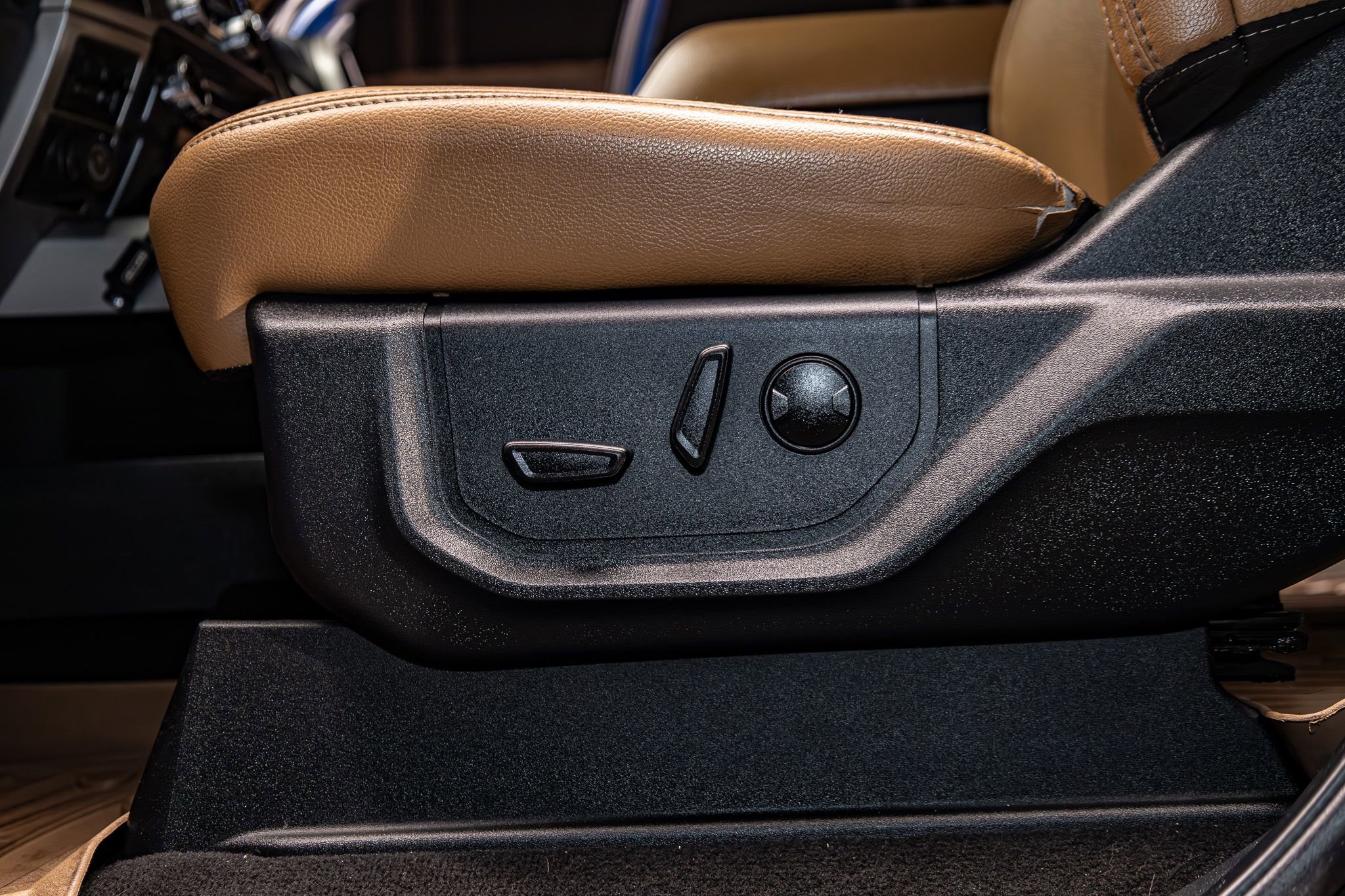 Used 2022 Ford F350 Lariat w/ Tremor Off-Road Package image 23