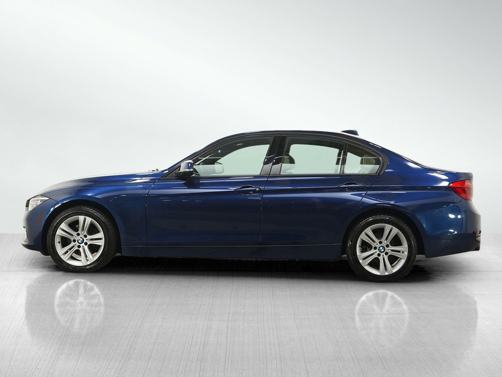 Used 2017 BMW 328d xDrive Sedan image 2