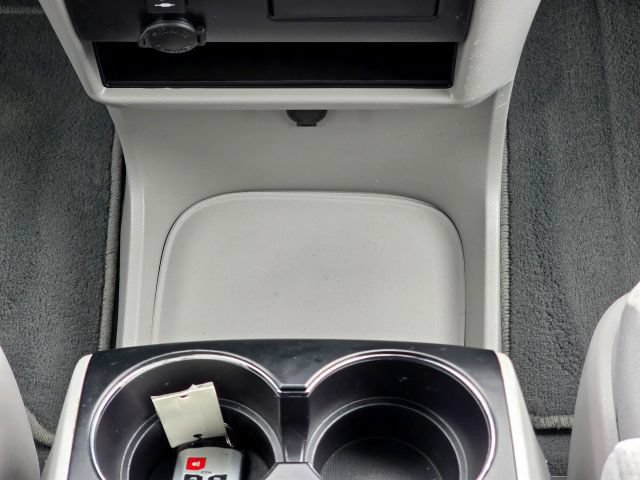 Used 2019 Toyota Sienna LE w/ LE Preferred Package FWD image 23