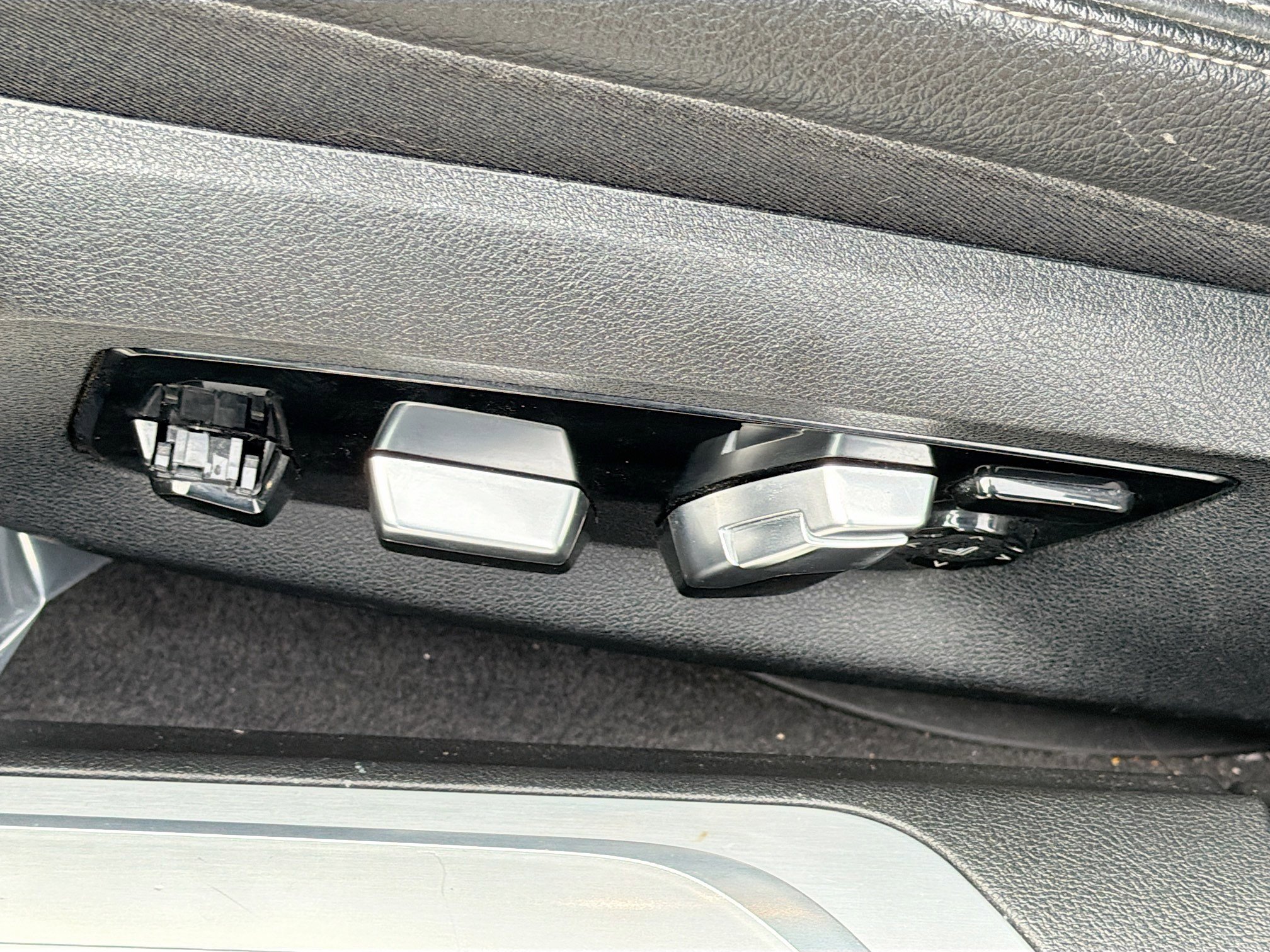 Used 2019 BMW 740i 740i w/ M Sport Package image 24