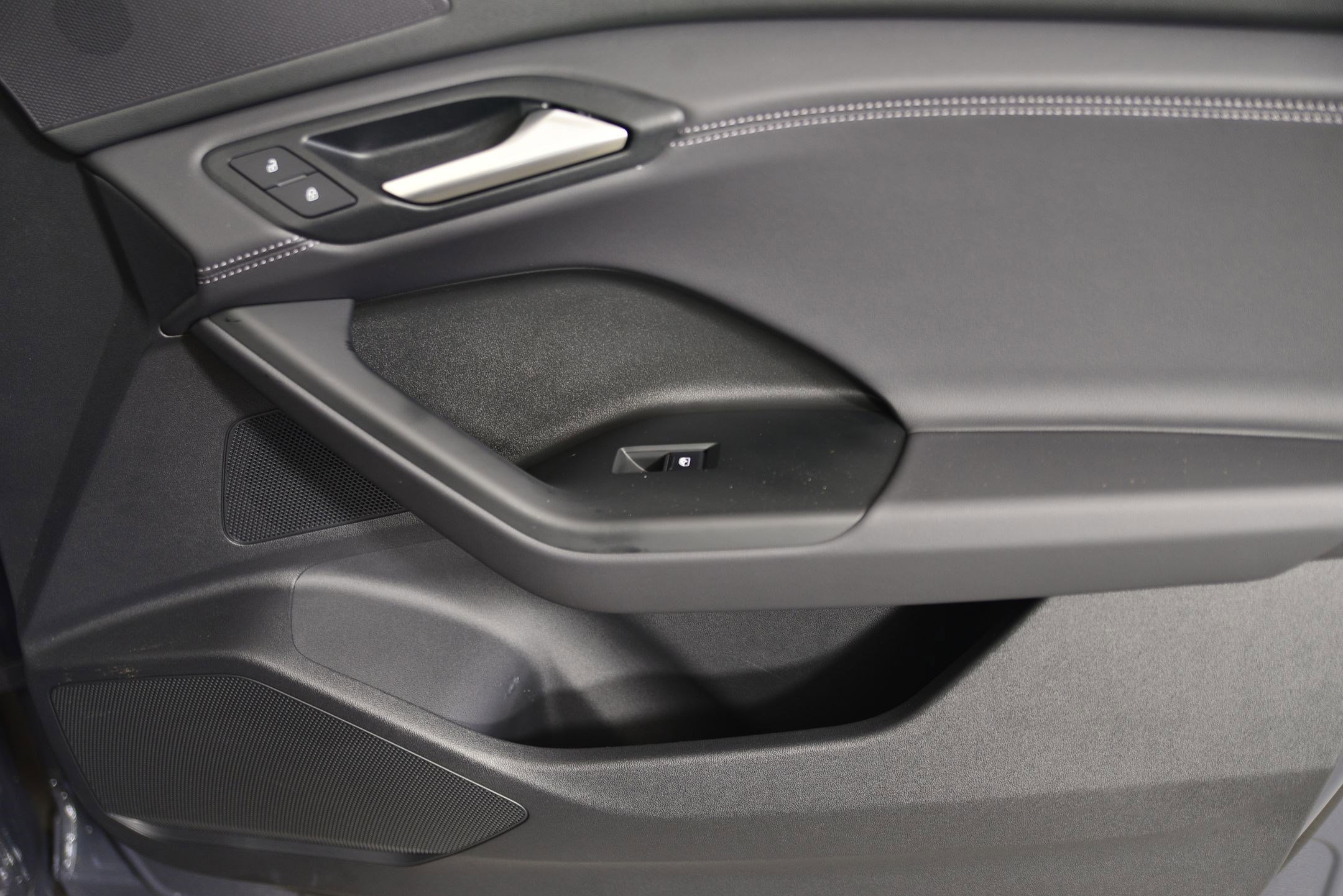 Certified 2025 Audi Q6 e-tron Premium w/ Convenience Package image 9