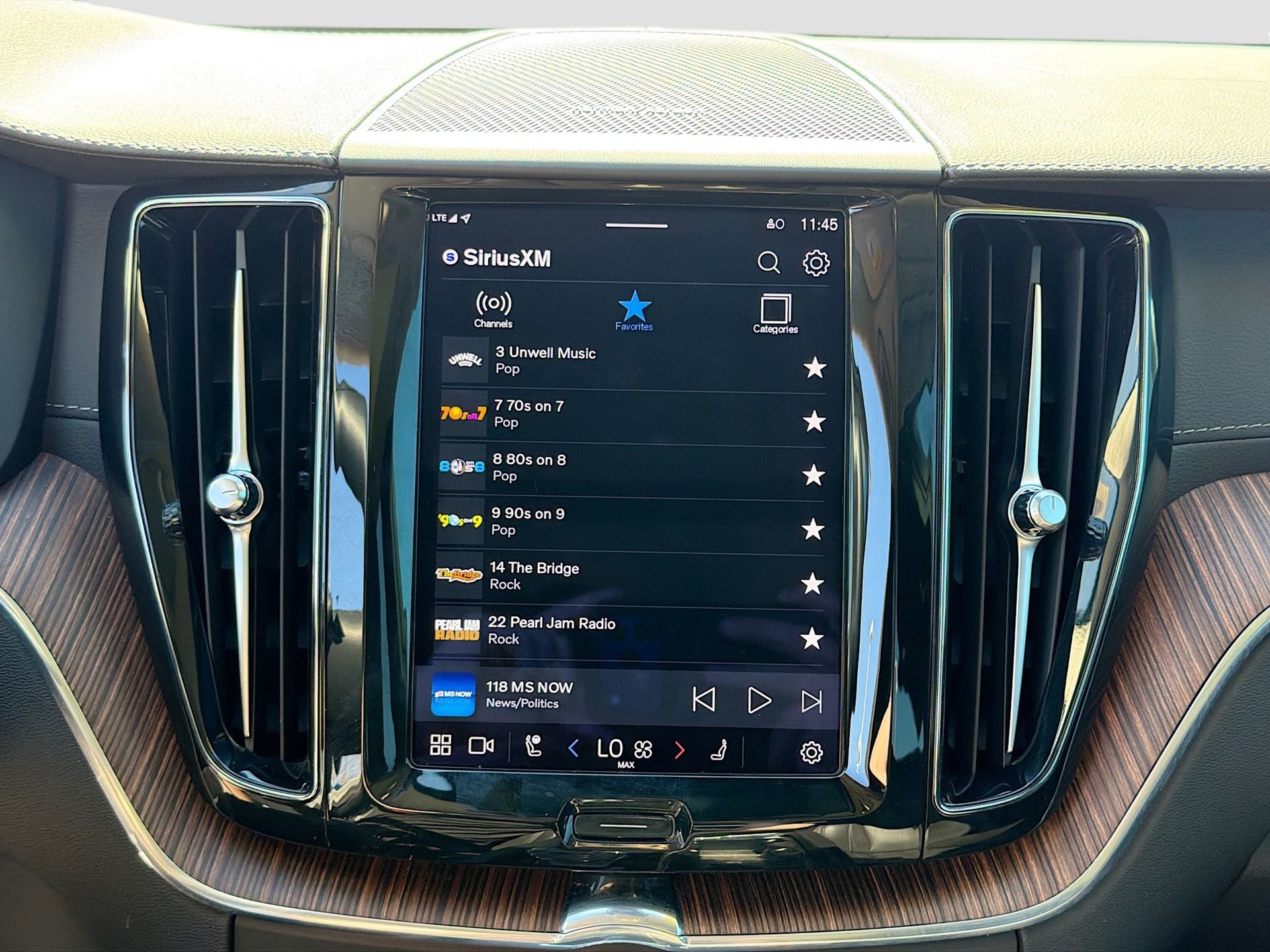 Used 2023 Volvo XC60 B5 Ultimate w/ Climate Package image 31