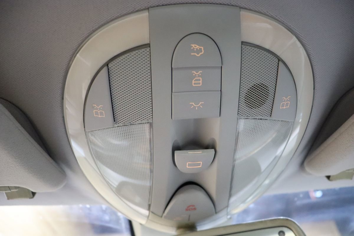 Used 2005 Mercedes-Benz E 320 CDI Sedan image 43