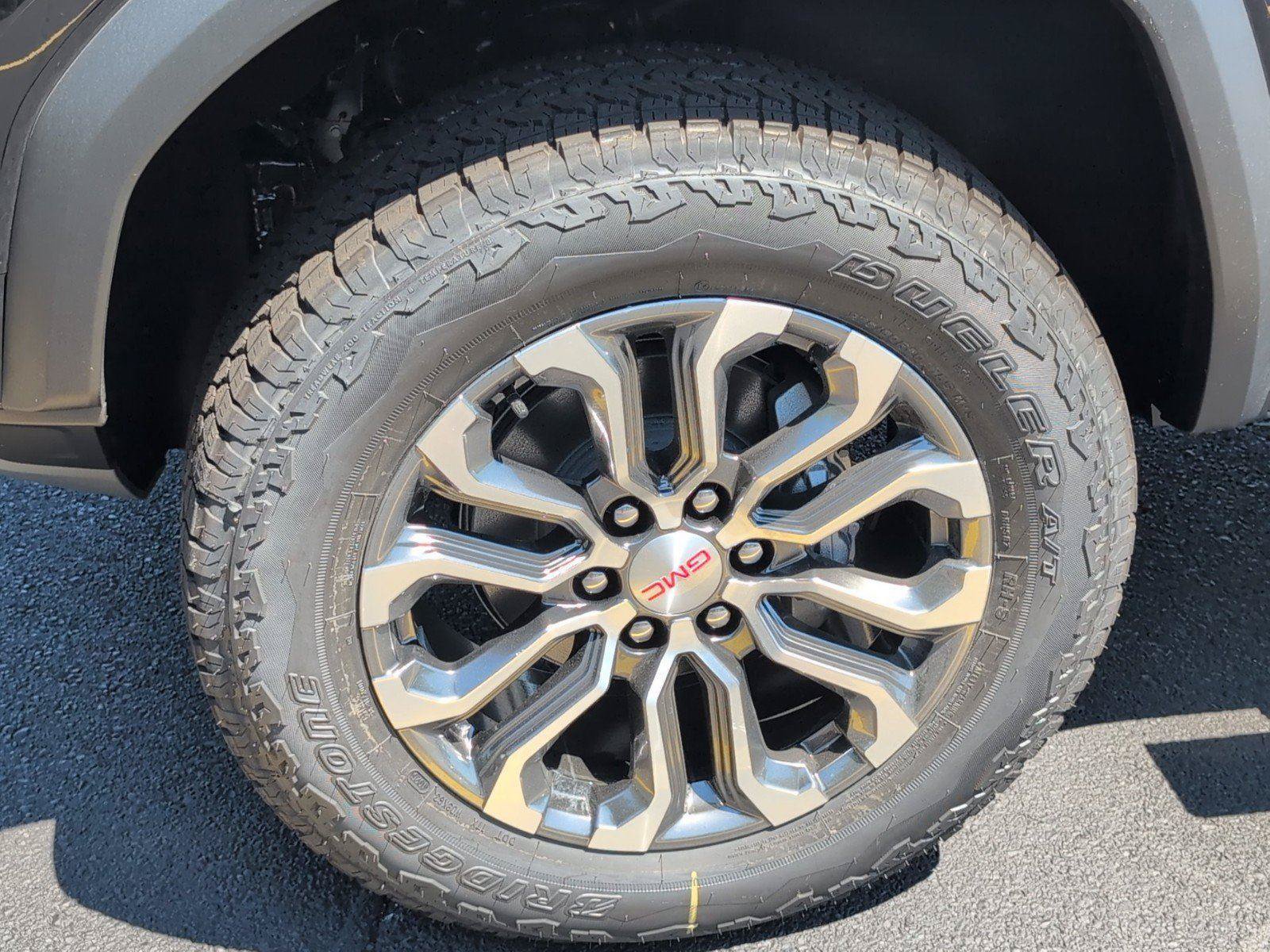 New 2026 GMC Canyon Denali w/ LPO, Black Badging Package AWD/4WD image 8