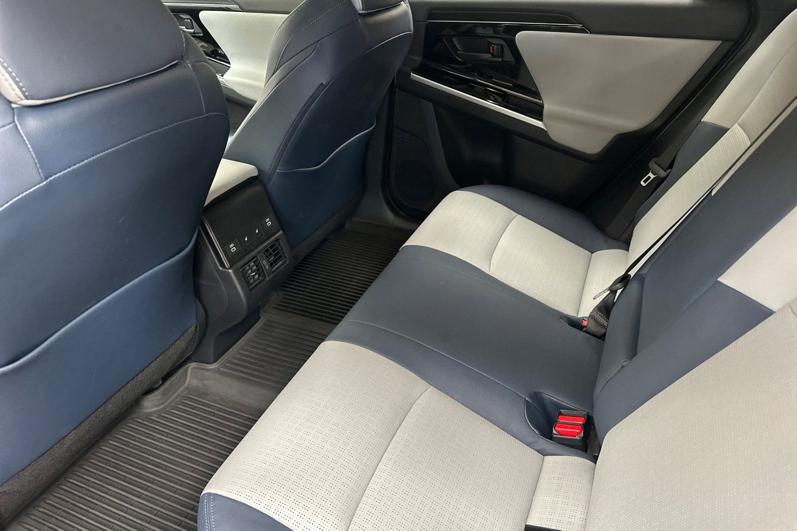 Used 2024 Subaru Solterra Limited image 16