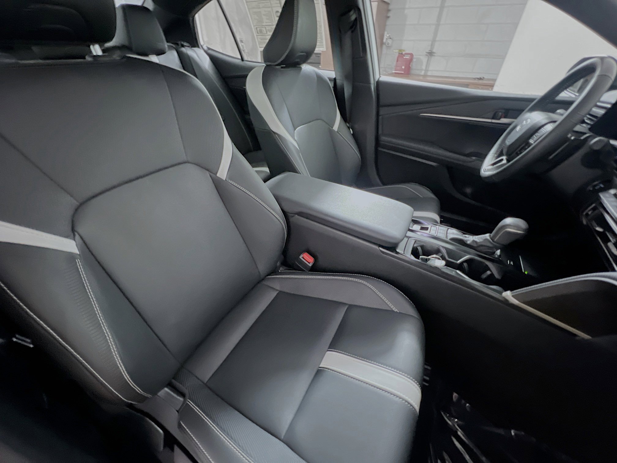 Used 2025 Toyota Camry SE w/ Multimedia Upgrade Package FWD image 31