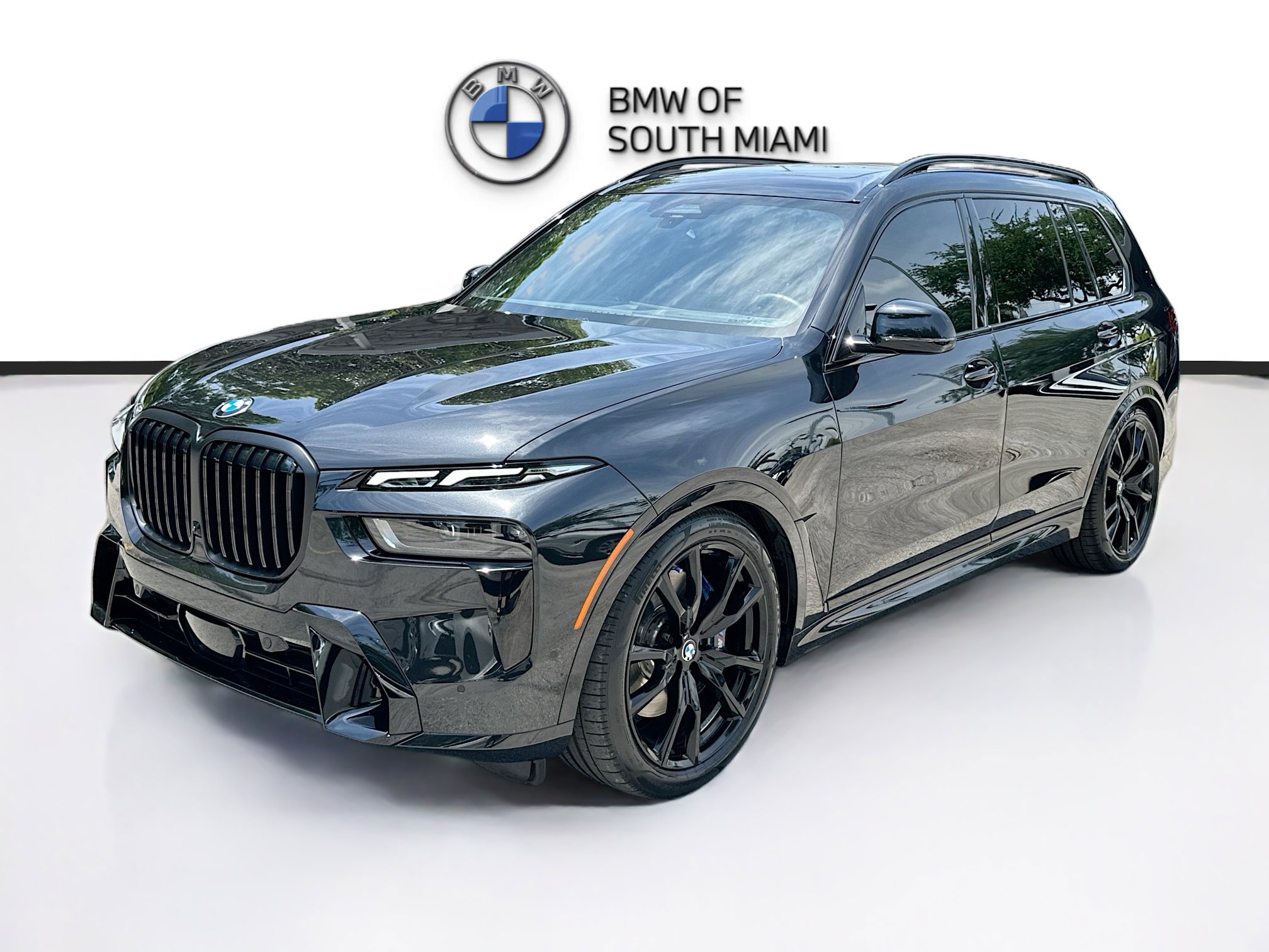 Used 2025 BMW X7 xDrive40i w/ M Sport Package AWD/4WD image 3