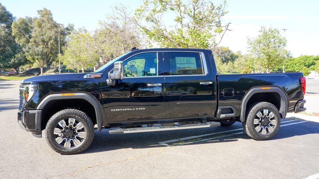 New 2026 GMC Sierra 2500 Denali w/ Denali Reserve Package AWD/4WD image 8