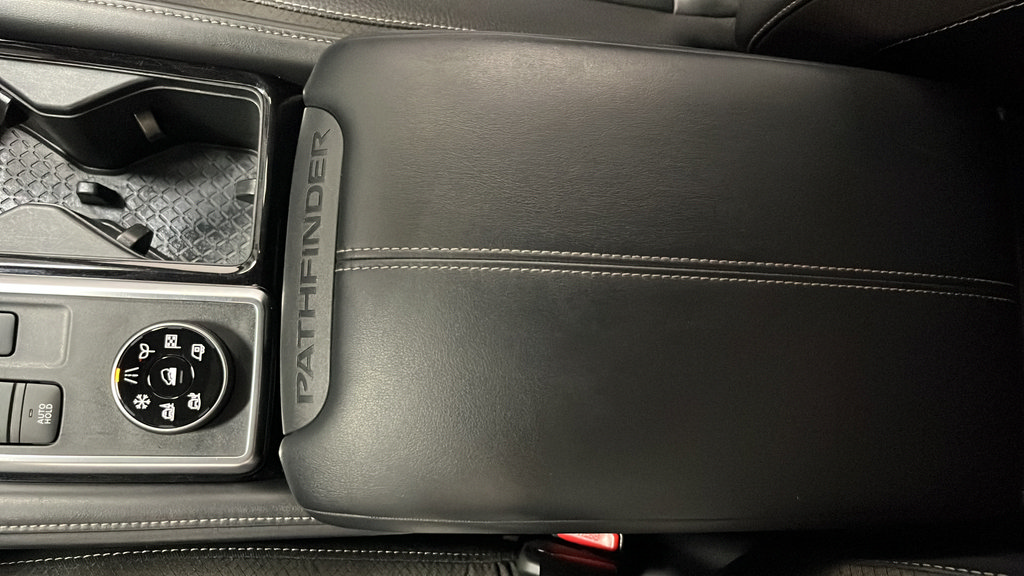 Used 2023 Nissan Pathfinder SL AWD/4WD image 19