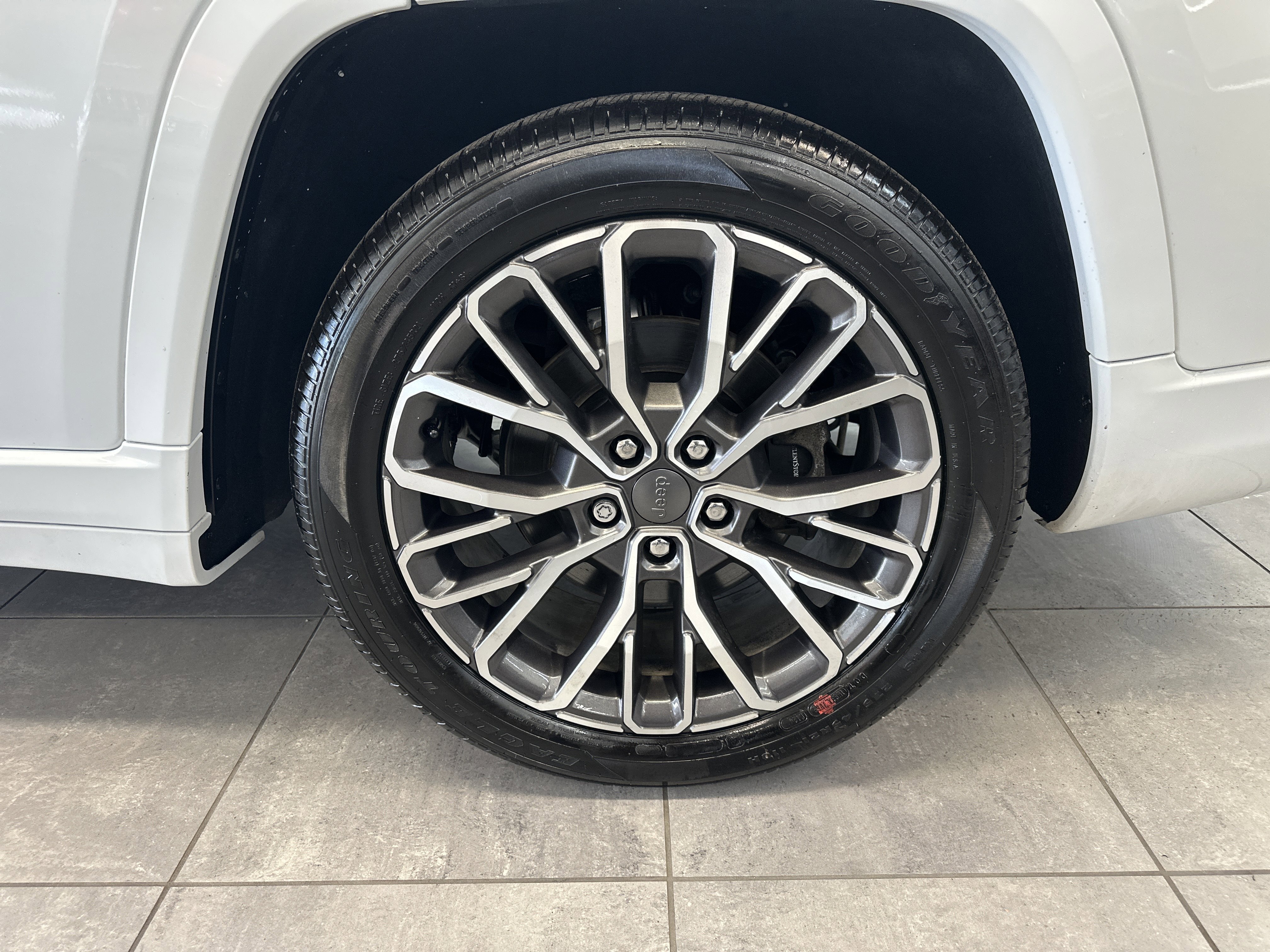 Used 2023 Jeep Grand Cherokee L Summit w/ Advanced Protech Group IV image 9