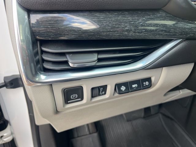 Used 2020 Cadillac XT4 Premium Luxury w/ Technology Package image 14