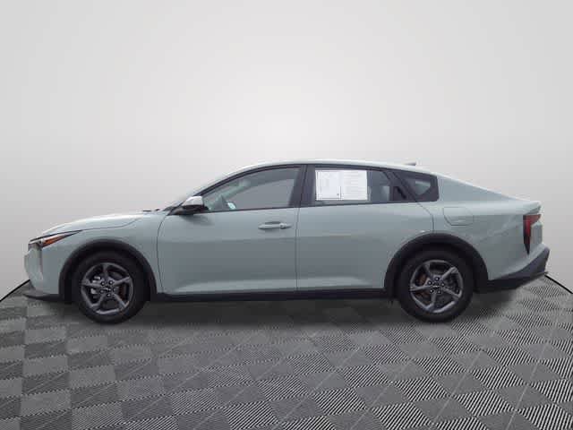 Used 2025 Kia K4 FWD image 2