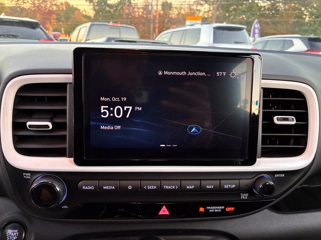 Certified 2024 Hyundai Venue Limited FWD image 33