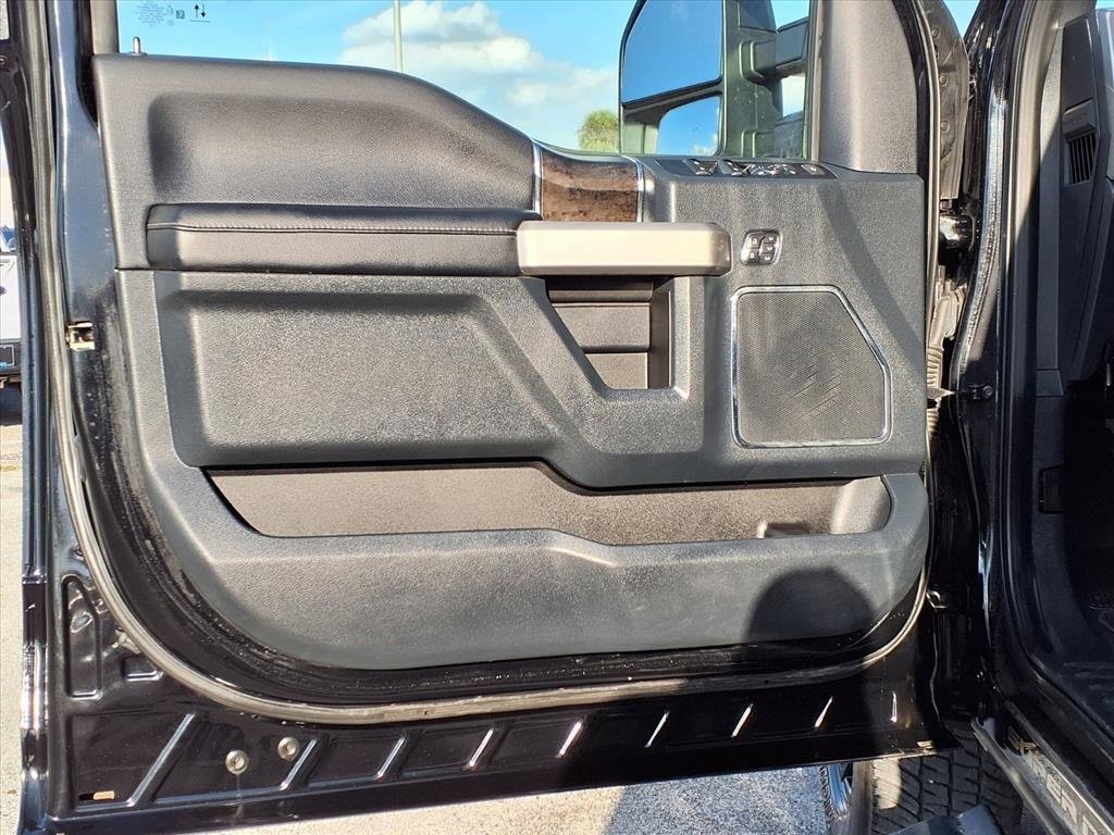 Used 2022 Ford F250 Lariat w/ Black Appearance Package image 26