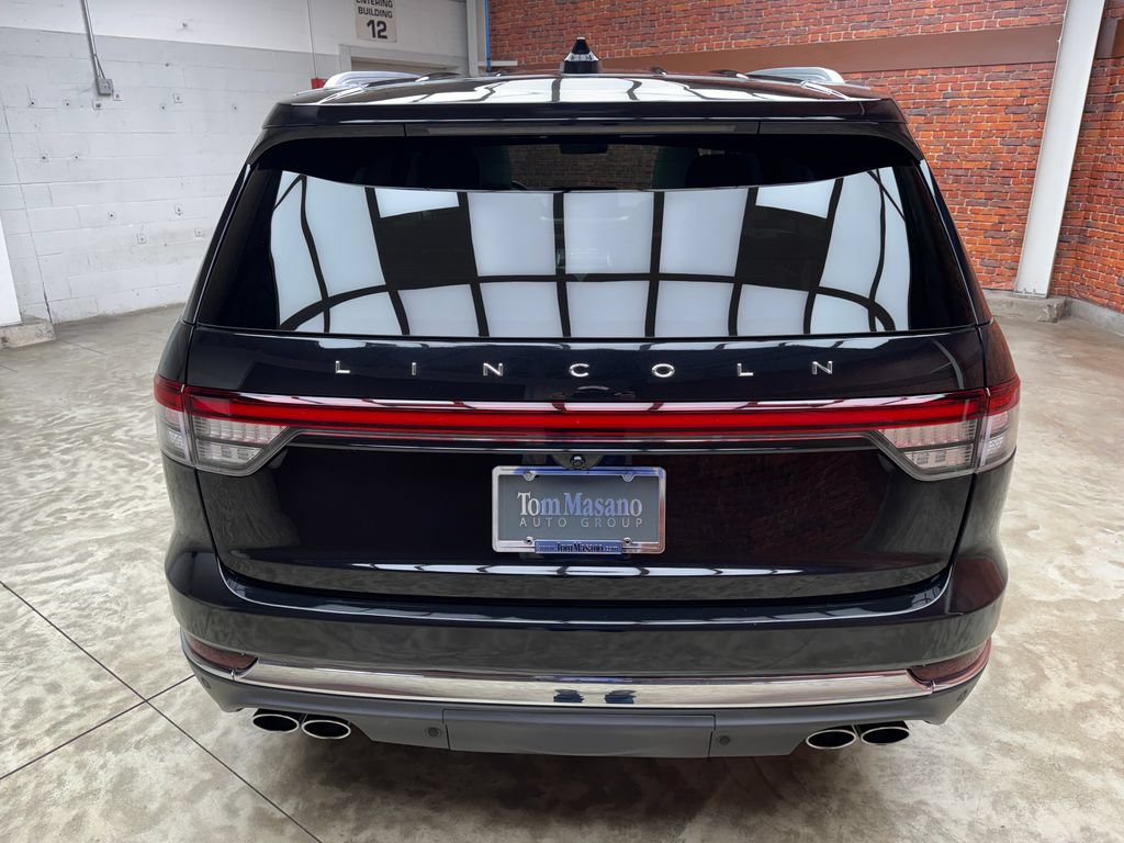 Used 2025 Lincoln Aviator AWD image 4