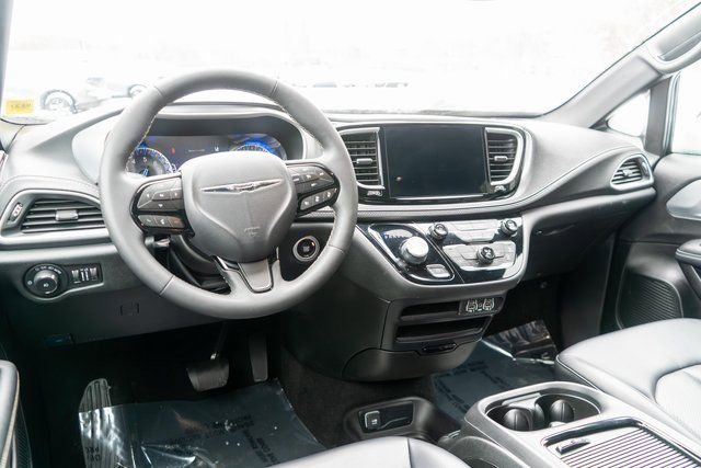 Used 2023 Chrysler Pacifica Touring-L w/ S Appearance Package image 14