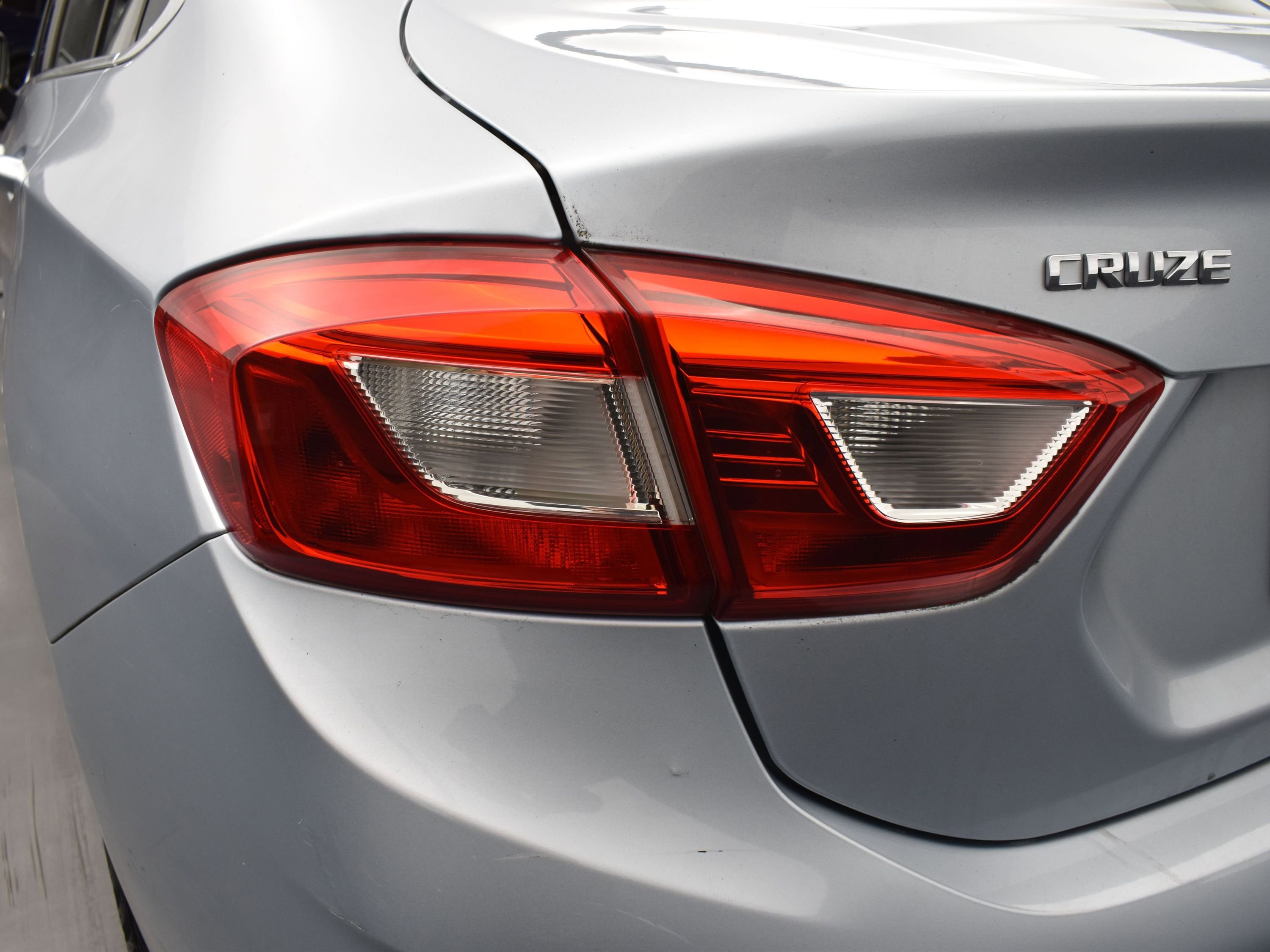 Used 2017 Chevrolet Cruze LT image 7