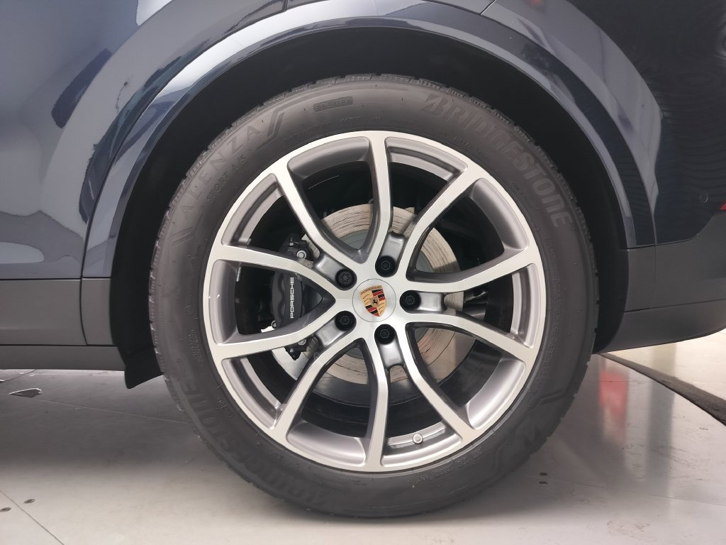 New 2026 Porsche Cayenne Coupe AWD/4WD image 28
