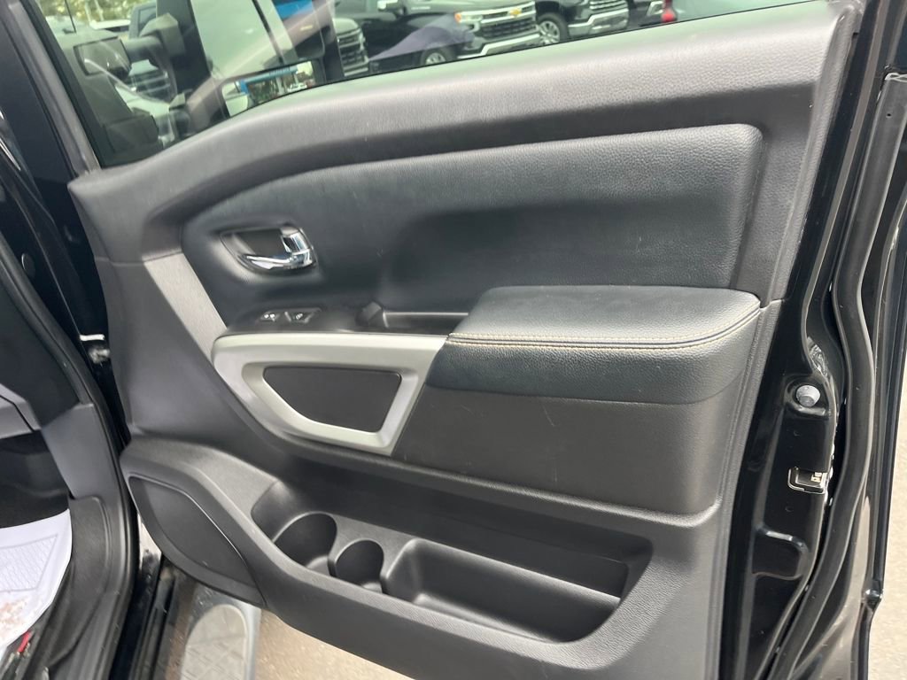 Used 2017 Nissan Titan PRO-4X image 28