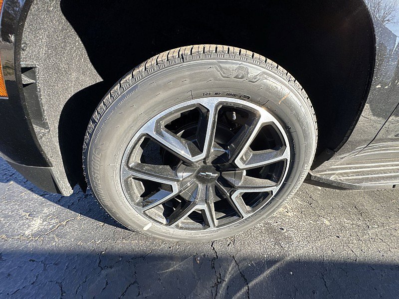 New 2026 Chevrolet Suburban RST image 5