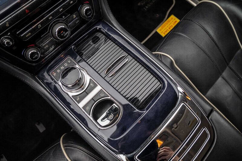 Used 2011 Jaguar XJ L RWD image 17