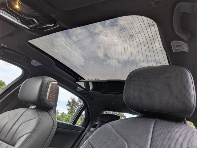 Used 2025 BMW i7 xDrive60 AWD/4WD image 16